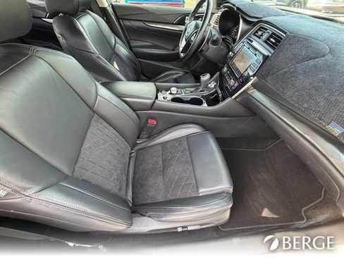 Used 2017 Nissan Maxima SR w/ Midnight Edition image 12
