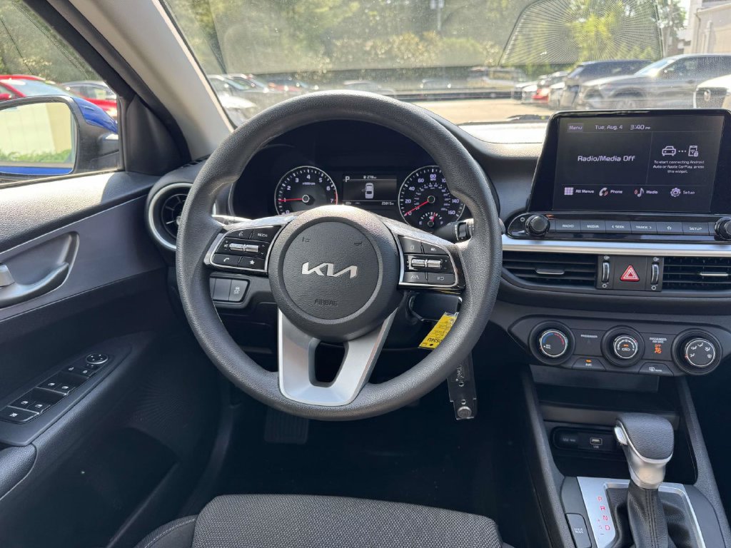 Used 2022 Kia Forte LXS FWD image 16
