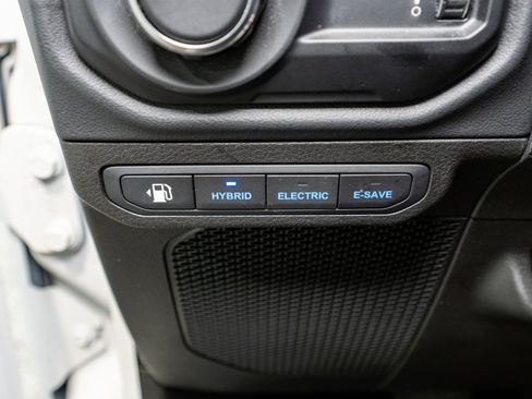 Used 2024 Jeep Wrangler Unlimited Sahara w/ Technology Group AWD/4WD image 32