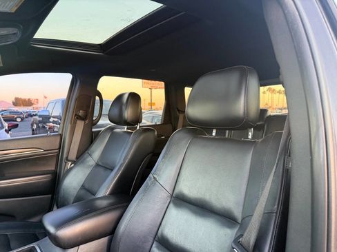 Used 2019 Jeep Grand Cherokee Limited image 22