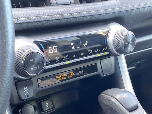 Used 2022 Toyota RAV4 LE image 25