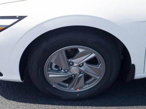 New 2026 Hyundai Elantra SE FWD image 10