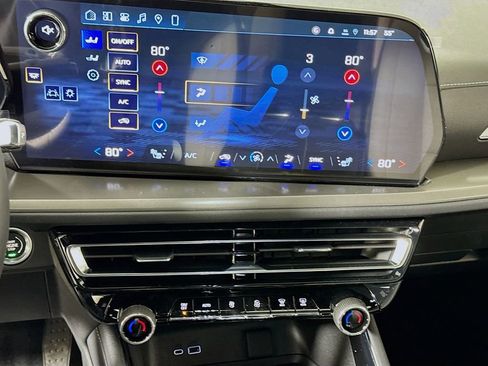 New 2026 Chevrolet Traverse LT image 10