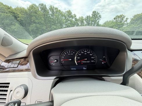 Used 2009 Cadillac DTS w/ Trunk Convenience Package FWD image 13