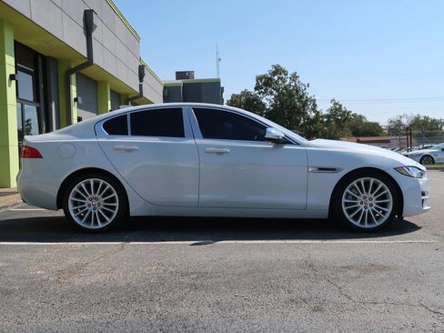 Used 2017 Jaguar XE First Edition image 7
