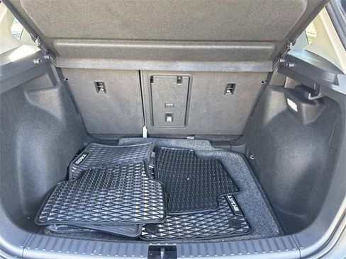 Certified 2025 Volkswagen Taos SE w/ Panoramic Sunroof Package image 5