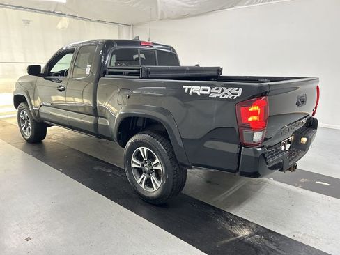 Used 2019 Toyota Tacoma TRD Sport w/ Technology Package AWD/4WD image 7