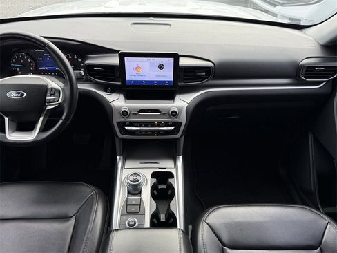 Used 2021 Ford Explorer XLT w/ Equipment Group 202A image 12