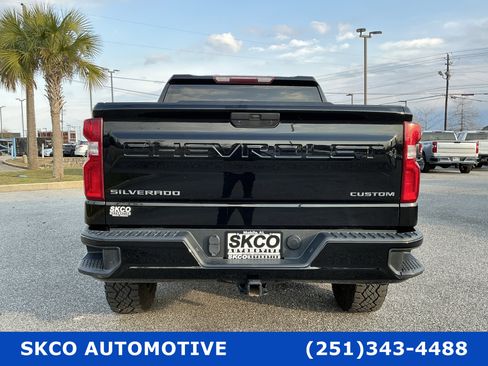 Used 2020 Chevrolet Silverado 1500 Custom Trail Boss w/ Custom Convenience Package image 4