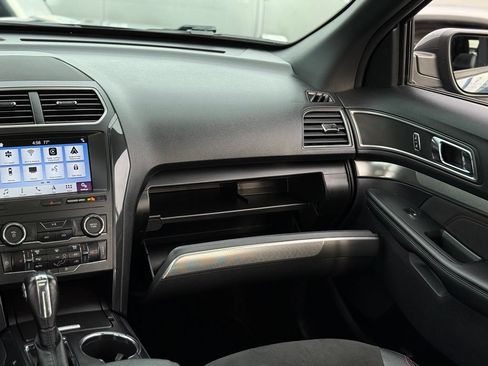 Used 2019 Ford Explorer XLT w/ Equipment Group 202A AWD/4WD image 28