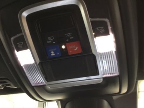 Used 2024 RAM 1500 Laramie AWD/4WD image 40