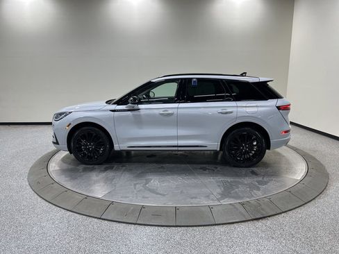 Certified 2025 Lincoln Corsair AWD w/ Equipment Group 101A image 9