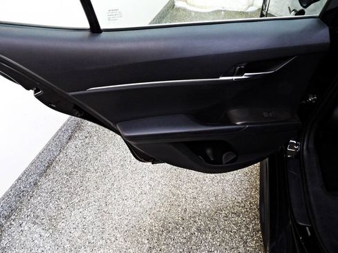 Used 2021 Toyota Camry SE AWD/4WD image 9