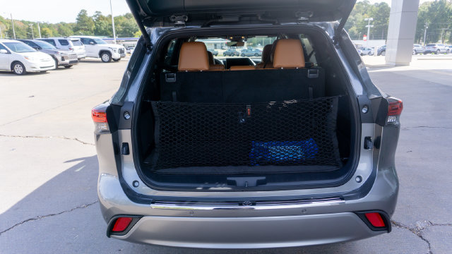 New 2026 Toyota Highlander Platinum AWD/4WD image 13
