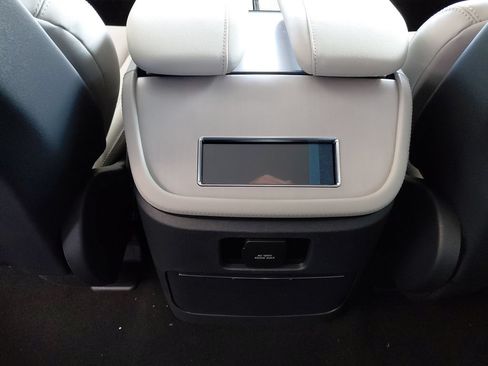 New 2026 Lincoln Navigator Premiere AWD/4WD image 22