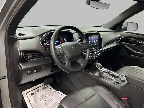 Used 2023 Chevrolet Traverse RS image 17