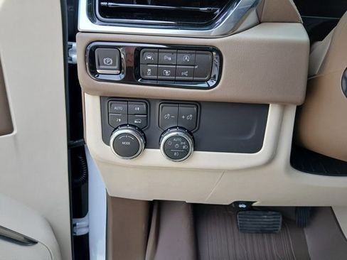 New 2026 GMC Yukon XL Denali w/ Sun & Power Step Package AWD/4WD image 30