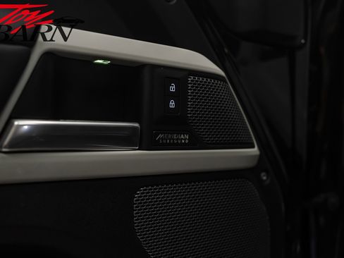 Used 2024 Land Rover Defender 110 SE image 21