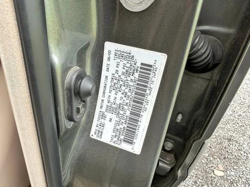 Used 2000 Toyota Land Cruiser AWD/4WD image 82