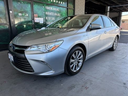 Used 2015 Toyota Camry XLE w/ Moonroof Package FWD image 1