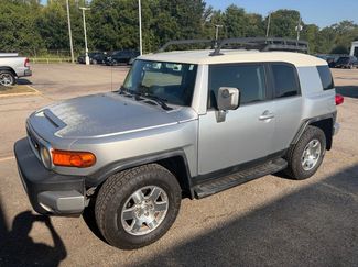 Used 2008 Toyota FJ Cruiser 2WD w/ Upgrade Pkg 2 video 1