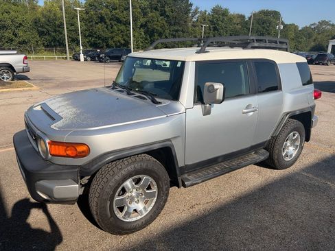 Used 2008 Toyota FJ Cruiser 2WD w/ Upgrade Pkg 2 image 1