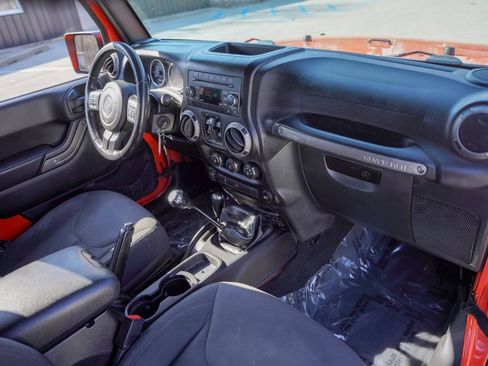 Used 2015 Jeep Wrangler Unlimited Sport w/ Quick Order Package 23S AWD/4WD image 30