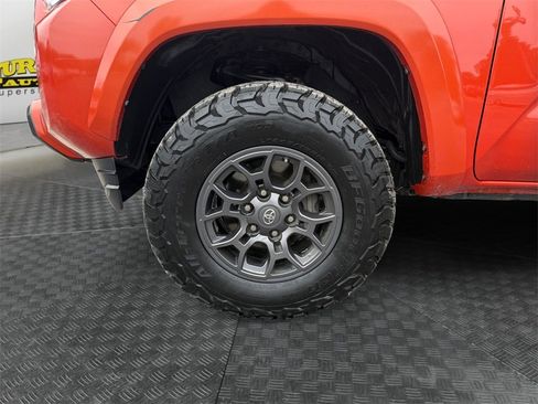 Used 2018 Toyota Tacoma TRD Off-Road image 13