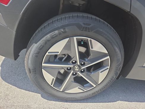 Certified 2025 Hyundai Tucson SEL AWD/4WD image 4