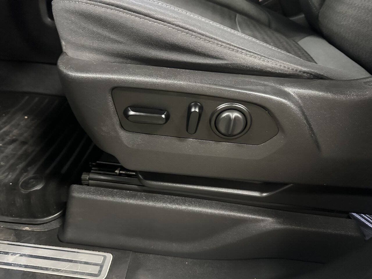 Used 2019 Chevrolet Silverado 1500 RST w/ All-Star Edition AWD/4WD image 16