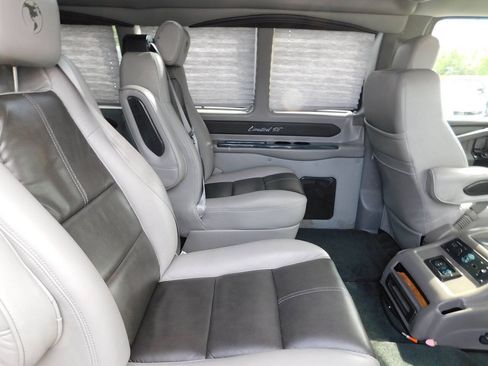 Used 2018 Chevrolet Express 2500 w/ Enhanced Convenience Package RWD image 20