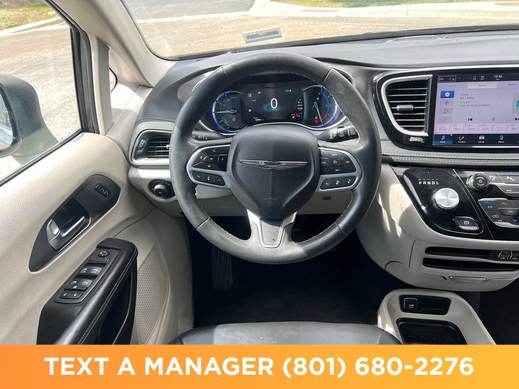 Used 2023 Chrysler Pacifica Touring-L FWD image 15