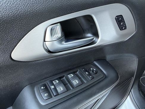 Used 2023 Chrysler Pacifica Limited w/ S Appearance Package image 10