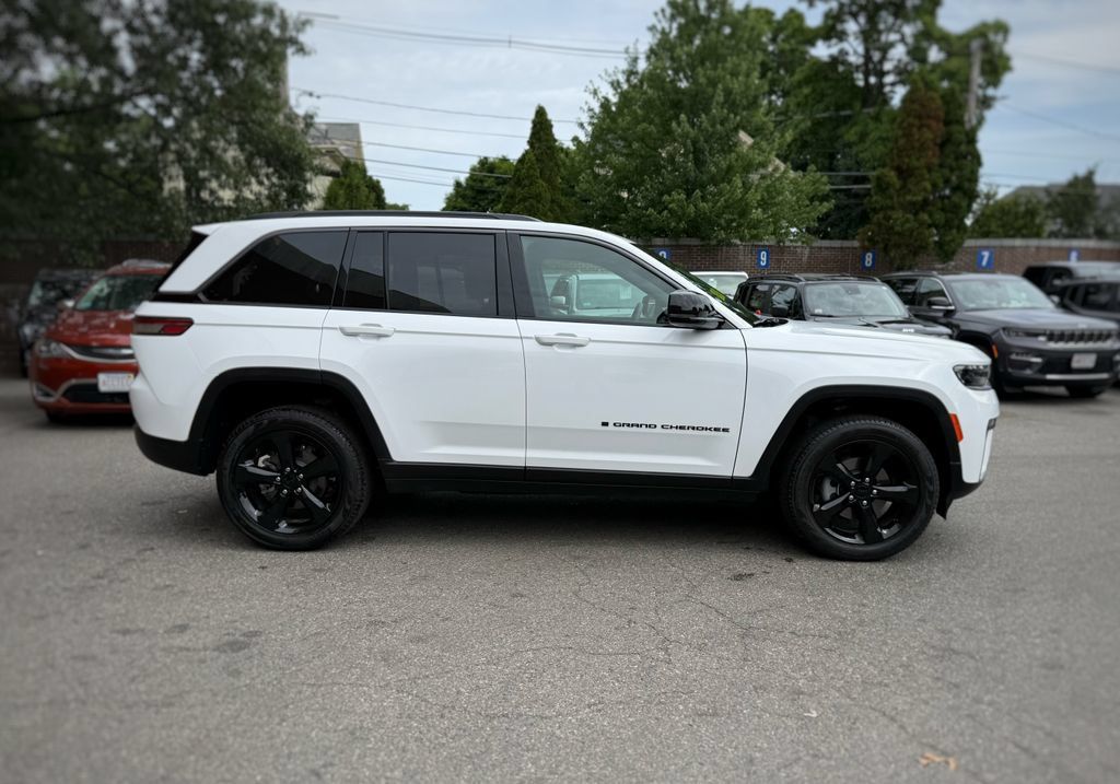 Used 2026 Jeep Grand Cherokee Limited w/ Limited Altitude Package AWD/4WD image 4