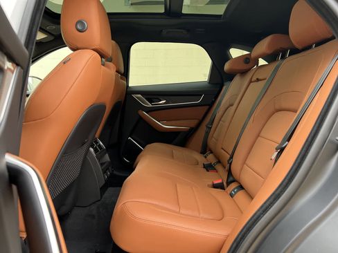 Used 2025 Jaguar F-PACE R-Dynamic S image 15