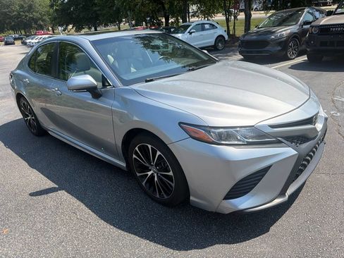 Used 2018 Toyota Camry SE w/ Moonroof Package FWD image 4