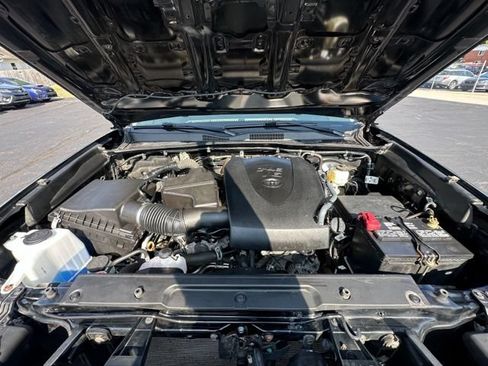 Used 2022 Toyota Tacoma SR AWD/4WD image 12