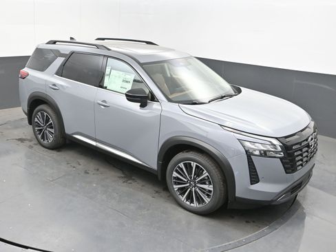 New 2026 Nissan Pathfinder Platinum FWD image 32