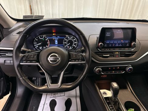 Certified 2019 Nissan Altima 2.5 SR FWD image 3