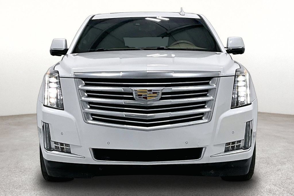 Used 2018 Cadillac Escalade Platinum AWD/4WD image 4