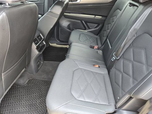 Used 2024 Volkswagen Atlas Cross Sport SE FWD image 26