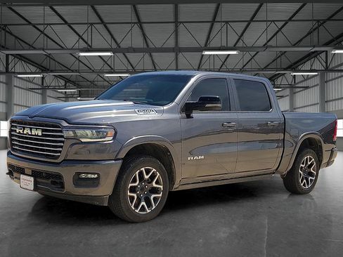 Used 2025 RAM 1500 Laramie AWD/4WD image 1