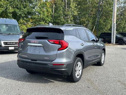 Used 2021 GMC Terrain SLE w/ Driver Convenience Package image 3