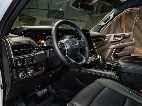 Used 2025 GMC Yukon XL Elevation w/ Technology Package image 13