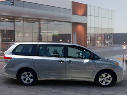 Used 2014 Toyota Sienna L FWD image 7