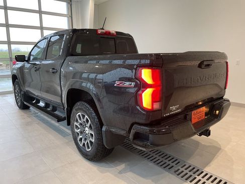 Used 2024 Chevrolet Colorado Z71 w/ Z71 Convenience Package 2 image 3