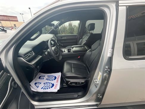 Used 2024 Jeep Wagoneer L Series II w/ Flexible Seating Group image 13