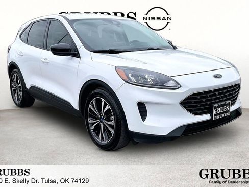 Used 2022 Ford Escape SE w/ SE Sport Appearance Package FWD image 1