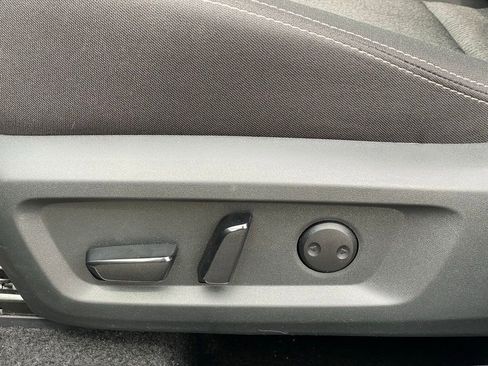 Certified 2025 Nissan Rogue SV image 15