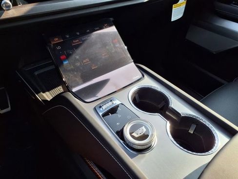 New 2026 Cadillac Vistiq Sport image 33